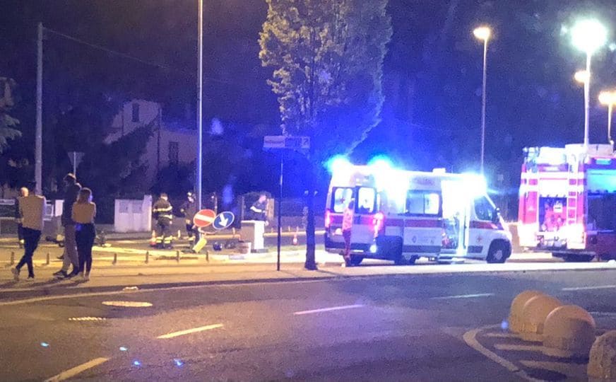 Copertina per Finisce fuori strada con la moto a Monfalcone, grave incidente davanti l'Emisfero